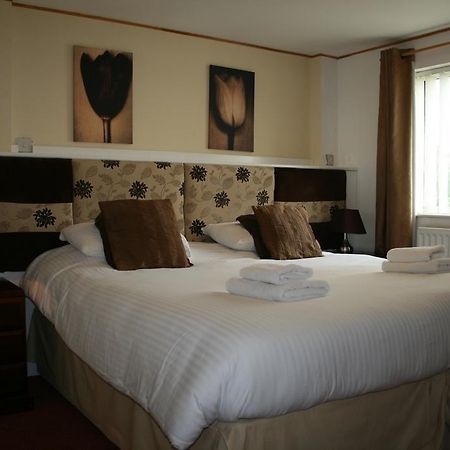 The Leaking Well Bed & Breakfast Dunhampton Exterior photo