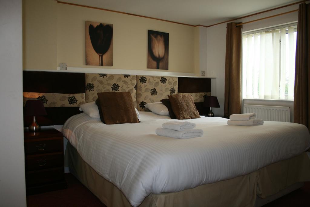 The Leaking Well Bed & Breakfast Dunhampton Exterior photo