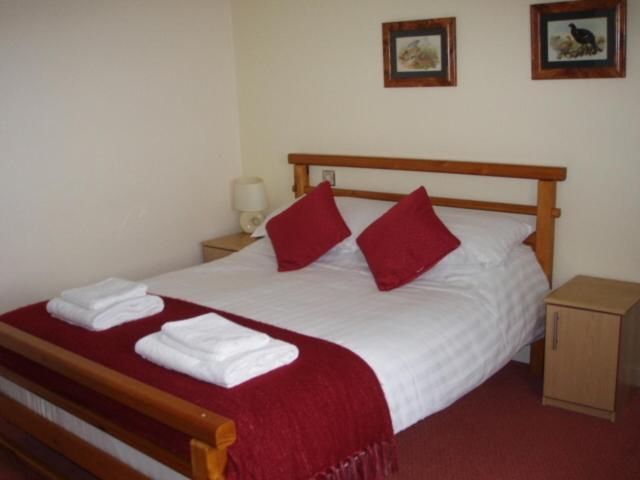 The Leaking Well Bed & Breakfast Dunhampton Room photo